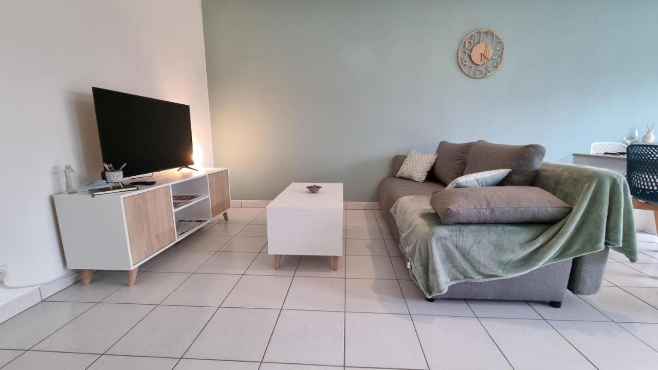 Beau T2 Bien Equipe Au Calme! ! Appartement Saint-Pierre-du-Mont  Buitenkant foto